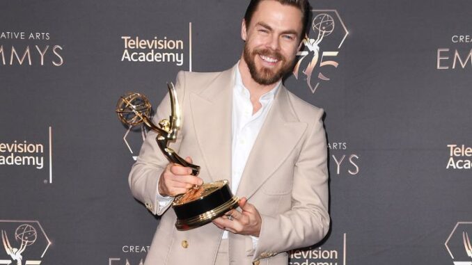 Derek-Hough-010724-2-19d3782e50914b749604018adde6de65